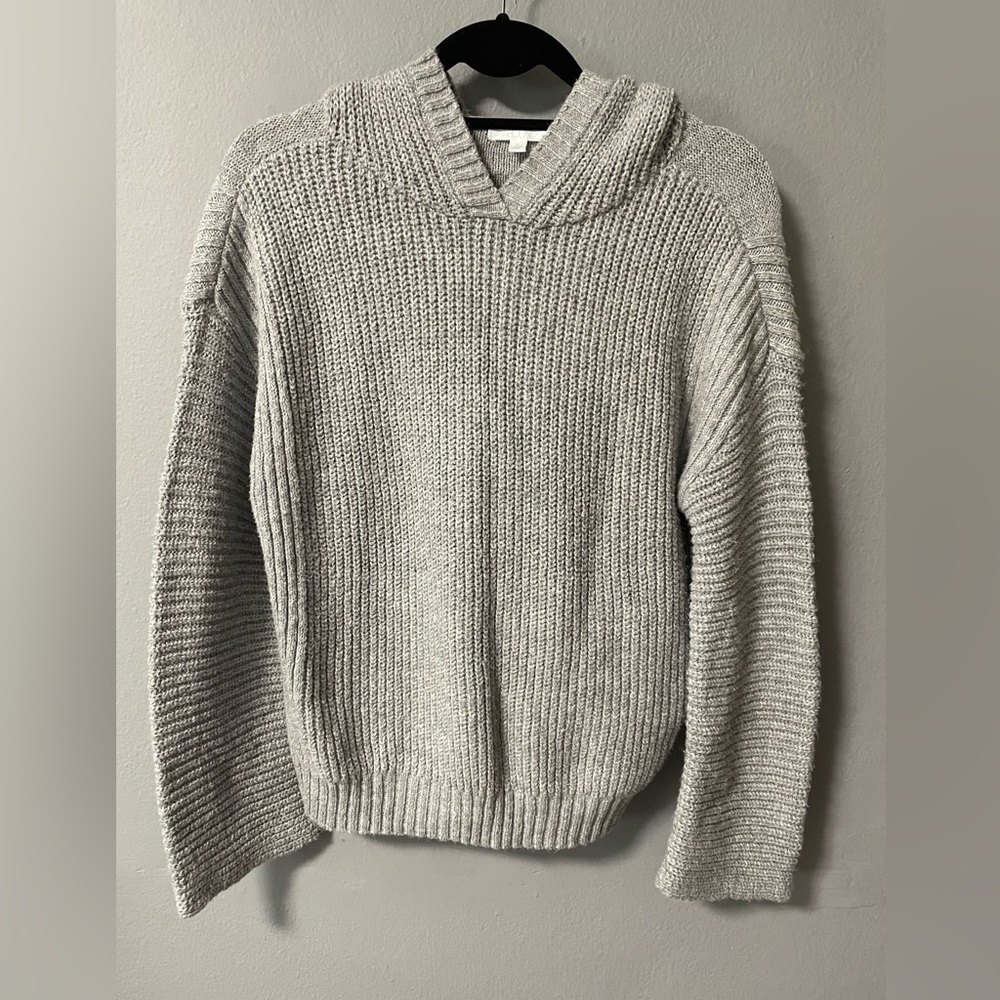 Abound contrasting knitting hooded sweater in gray. Size Medium
